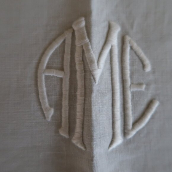 Vintage Hemstitched Linen Table Runner Buffet Scarf 44" x 18" - Picture 2 of 7